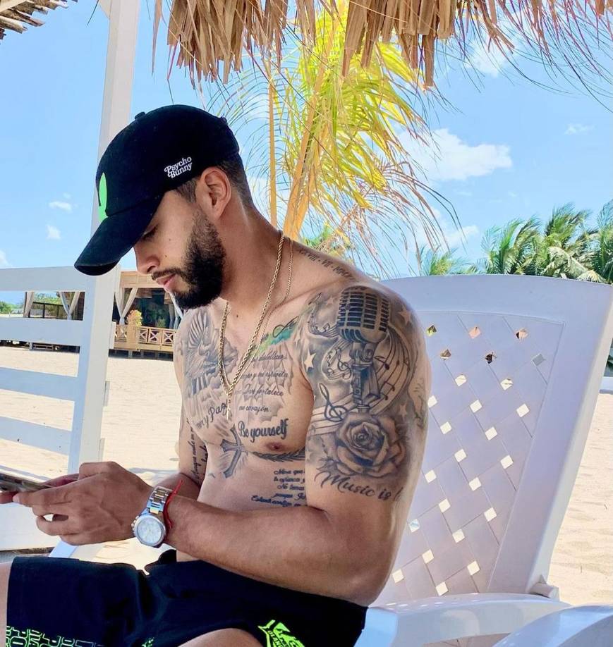 Nelson Muñoz es un aficionado de los tatuajes.