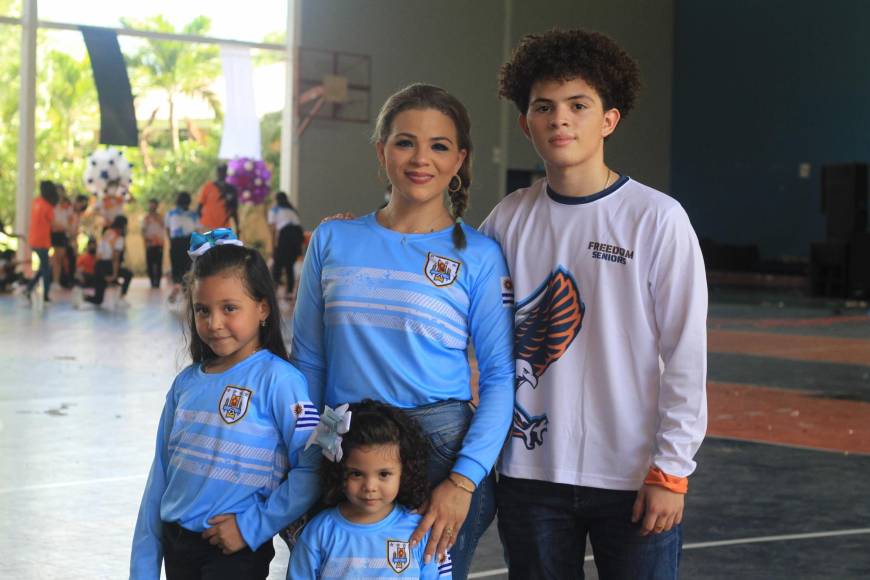 Bianca Cáceres, Cataleya Ávila, Deyni Ávila y Robert Torres