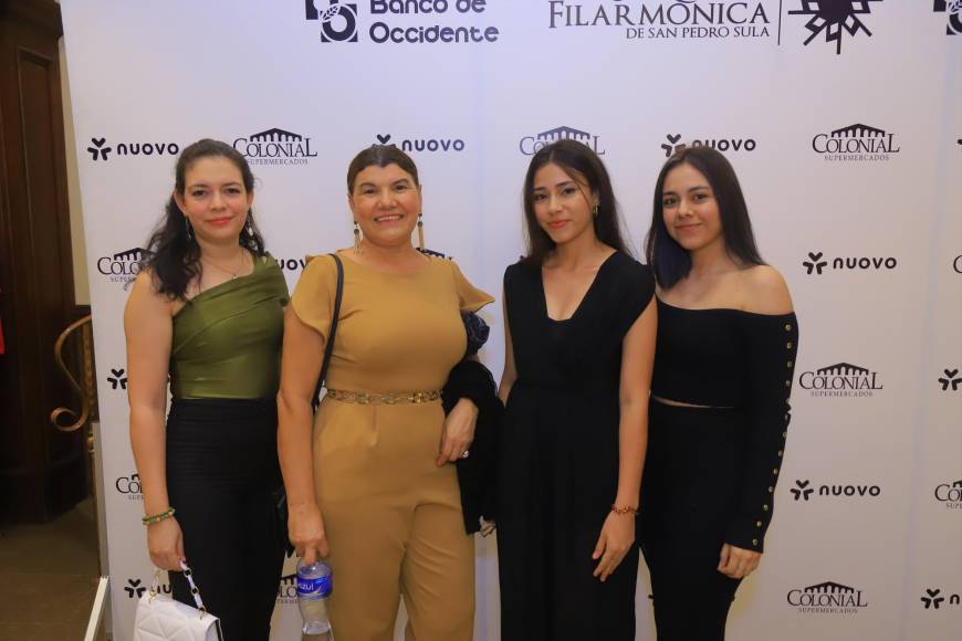 Karen Caballero, Zoila Fernández, Dayrin Rivera y Julieth Vela