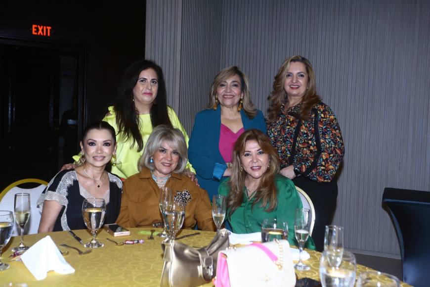 Rosa María Kattán, Dilna Bulnes, Sherly Paz, Marna Schmidt, Suyapa Chiovelli y Ruth Rápalo