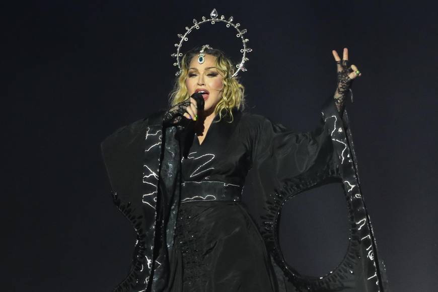 La cantante Madonna se presentó en un concierto gratuito, única presentación de su gira The Celebration Tour en Suramérica, este sábado en la playa de Copacabana en Río de Janeiro, Brasil. 