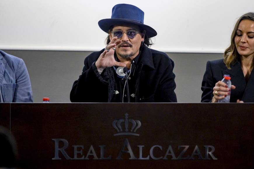 El actor, director, productor de cine y músico estadounidense Johnny Depp aseguró este sábado que el cine europeo es “mucho más creativo que el de Hollywood”, con “un apetito continuo por hacer cosas nuevas”, y citó como ejemplo al cineasta español Pedro Almodóvar.