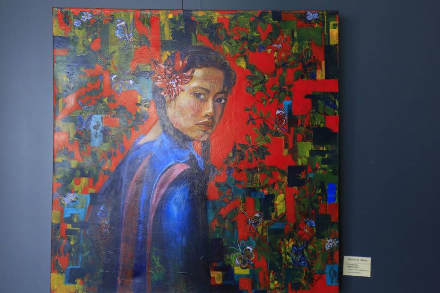 La médica general Dania Alaniz presentó su obra “Flores del Merendón”. 