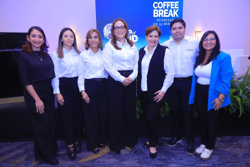 Giselle García, Mireya Larach, Diana de Larach, Gina Villamizar, Elisa Pineda, Mauricio Contreras y Ana Margarita Flores
