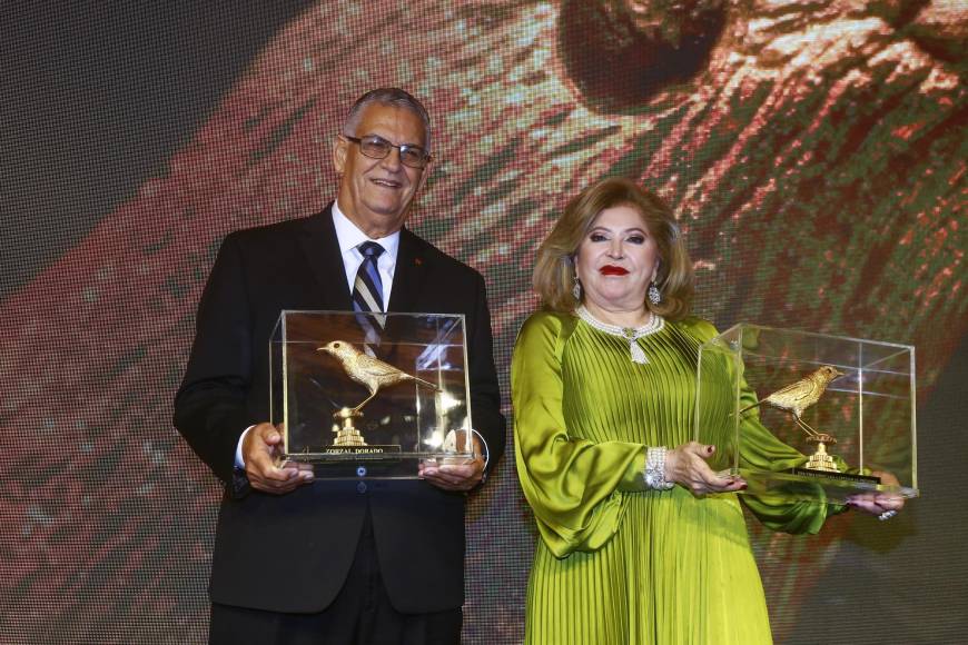Juan Bendeck y Maritza Soto de Lara, los dos premiados de la gala Zorzal Dorado 2024. 