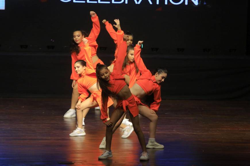 Primer lugar en urban show de los pre-jóvenes entre 11 y 14 años. 