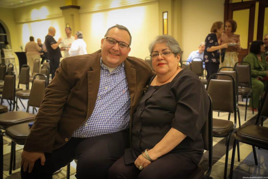 Juan Pablo Hernández y Teffy Osegueda