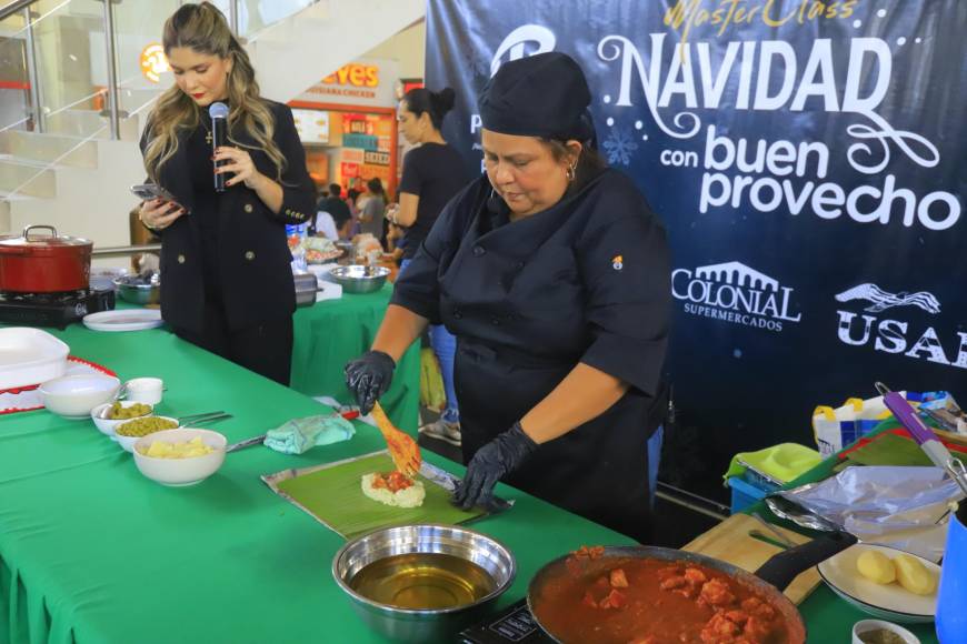 El evento se llevó a cabo en el Food Court del City Mall de San Pedro Sula, donde cientos de personas se acercaron para deleitarse con las clases magistrales de cocina que se prepararían por chefs de talla internacional. 