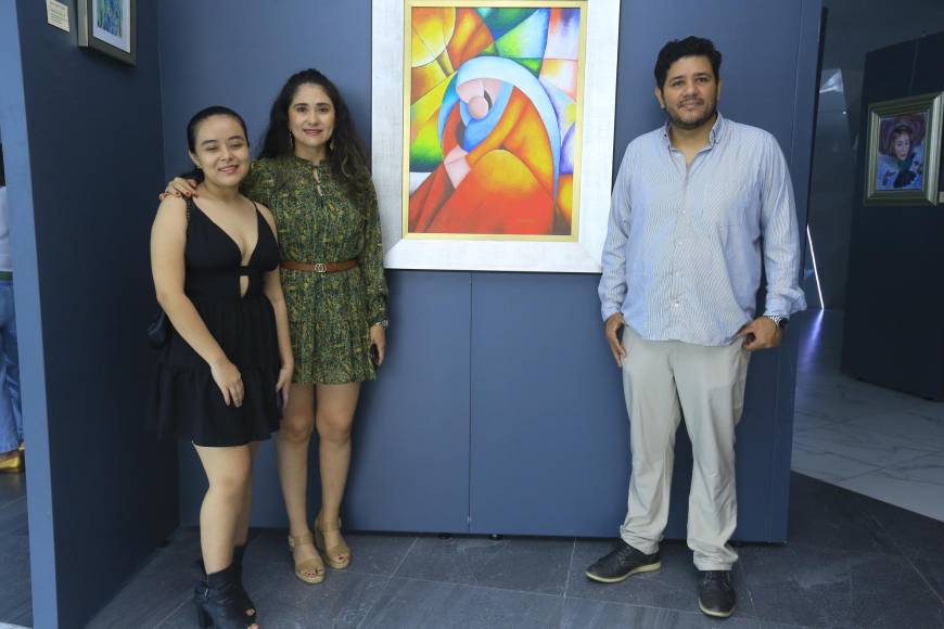 Andrea, Julissa y Edwin Escalante