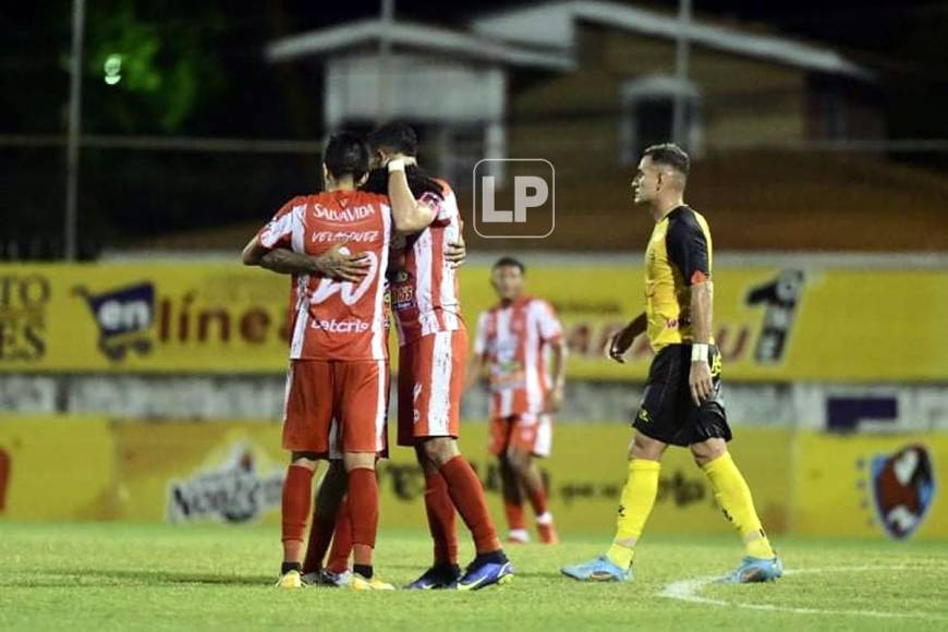 Jugadores del Vida celebran el triunfo ante el Real España y la clasificación a la liguilla.