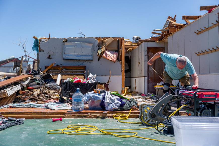 Las autoridades de Oklahoma prometieron destinar fondos para ayudar a la recuperación del poblado arrasado por el tornado.
