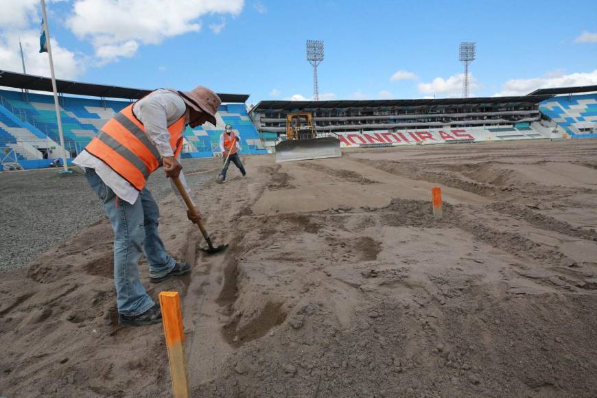 TMS Grass es la empresa de Costa Rica encargada de los trabajos para hacer el cambio de grama del estadio <b>Nacional.</b>