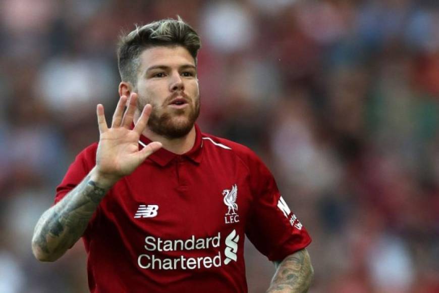 El nombre de Alberto Moreno, quien ha terminado contrato con el Liverpool levantando una Champions, está encima de la mesa del Sevilla. El lateral sevillano tiene propuestas interesantes. A su entorno han llamado clubes top para preguntar por su situación. El español quiere regresar a la Liga.