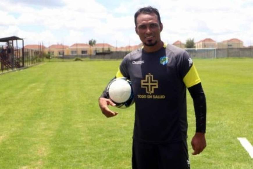 El delantero hondureño Ángel Rodríguez ha cambiado de equipo en la Primera División de Guatemala. El goleador dejó el Guastatoya y ha fichado por el histórico Comunicaciones. De hecho, ya marcó cuatro goles en un amistoso con los cremas.