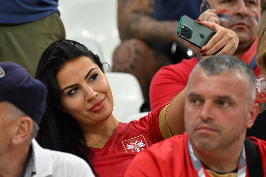 Mientras que una fanática de Serbia aprovechó para tomarse una selfie.