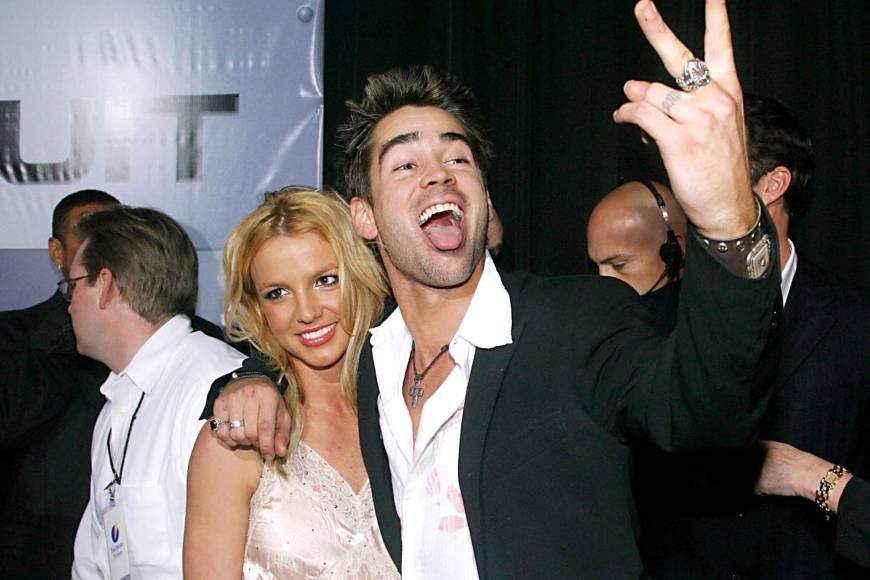 Britney Spears. Los rumores sobre Colin y la cantante de “Toxic” dieron inicio a la imagen de “chico malo” de Colin. Al llegar al estreno de “The Recruit” de 2003 con Britney, Colin afirmó que solo eran amigos en ese momento. Sin embargo, persistieron los rumores de que eran mucho más que amores platónicos.