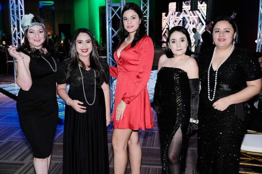 Yuri Nuñez, Eva Mendoza, Abril Pineda, Karla Tábora y Cintia Rivera