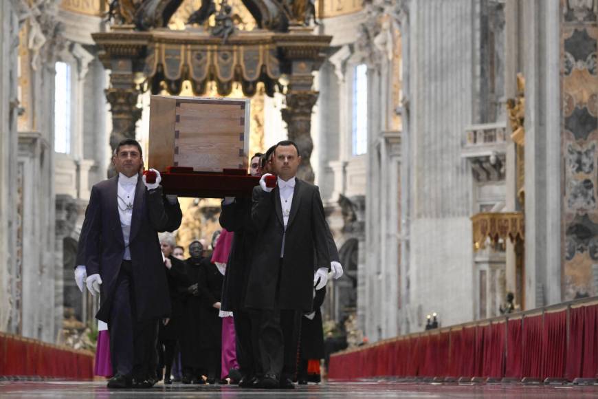 Las exequias del pontífice alemán, quien renunció al trono de Pedro en 2013 tras 8 años de pontificado, fueron “solemnes pero sobrias”, como deseaba <b>Benedicto</b> XVI.