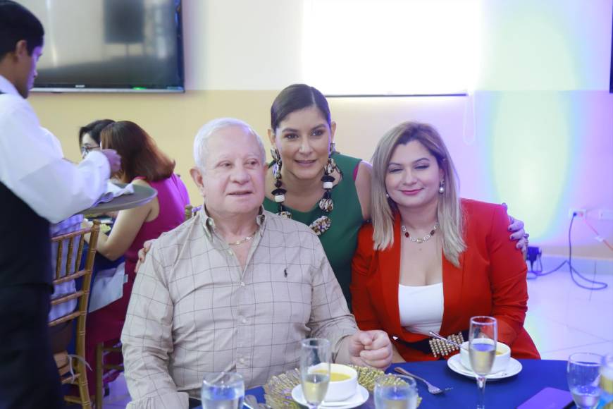 Roger Valladares, Ruth Arita y Emma Mejía