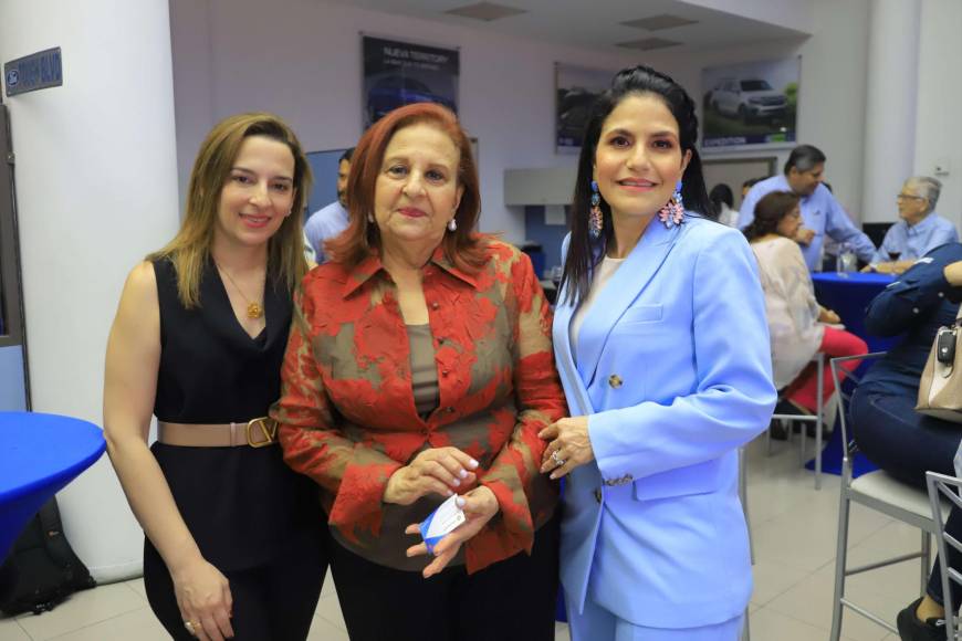 Raquel Sansur, Ana María Sansur y Claudia Kattán de Jordan