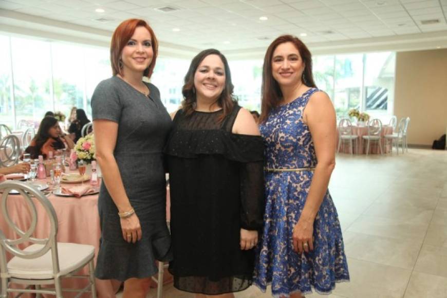 Ivett Crespo, Bertha Reyes y Catherina Torres.