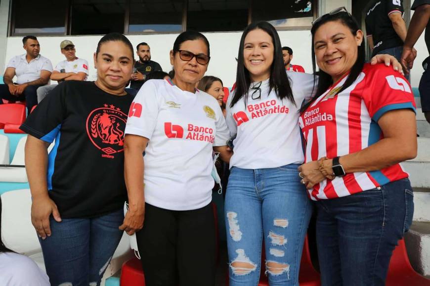 Bellezas y espectáculo de la Ultra Fiel: El ambientazo en la final de ida Olimpia-Alajuelense