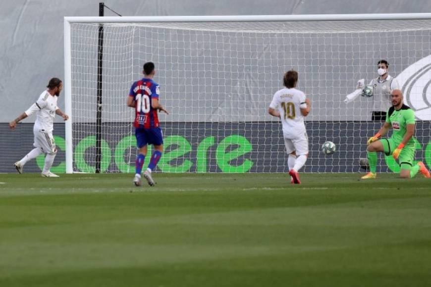 El defensor Sergio Ramos puso el 2-0 al minuto 30 luego de una gran asistencia del belga Hazard.<br/>