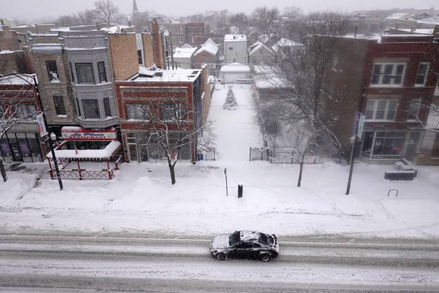 “Es probable que haya un corredor de gran acumulación de hielo (más de un cuarto de pulgada) desde Texas hasta el valle de Ohio”, informó el Centro de Predicción Meteorológica de EEUU.