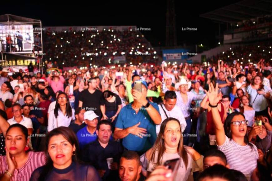 El mexicano fue ovacionado por sus fans en cada una de sus presentaciones.