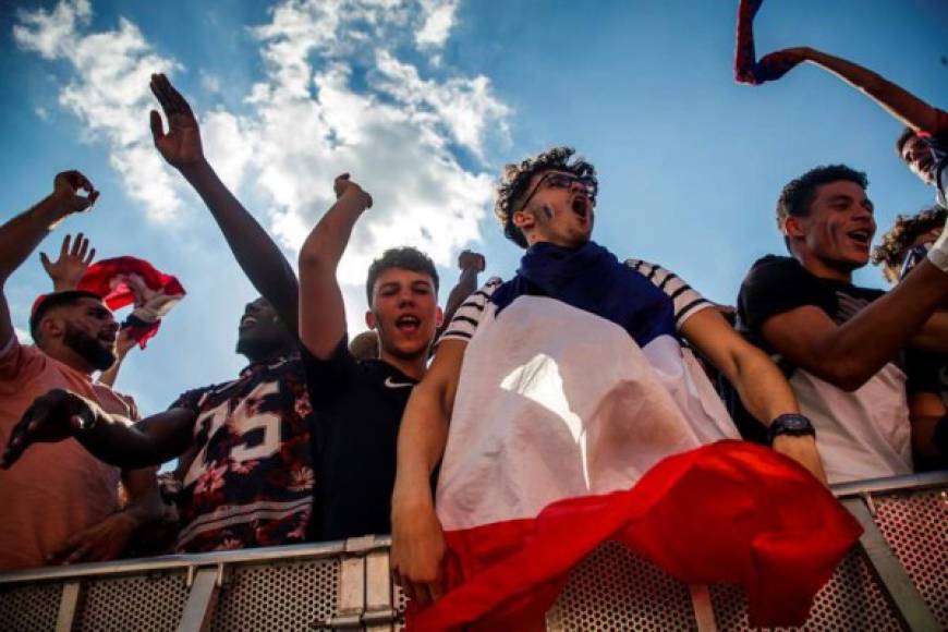 Este grupo de muchachos sueña con ver a Francia campeona del Mundo, hazaña que logró como local por única vez hace 20 años.