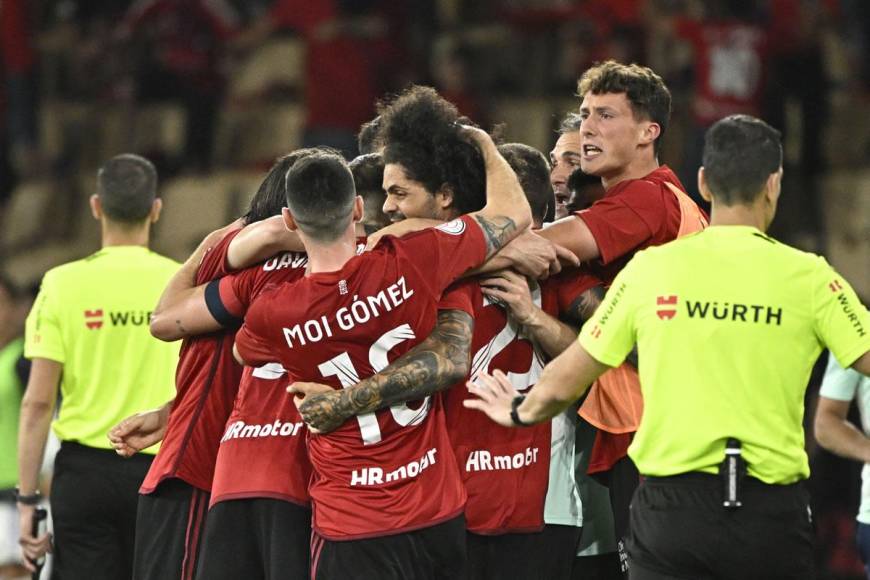 Jugadores del Osasuna celebrando el golazo de Lucas Torró contra el Real Madrid.