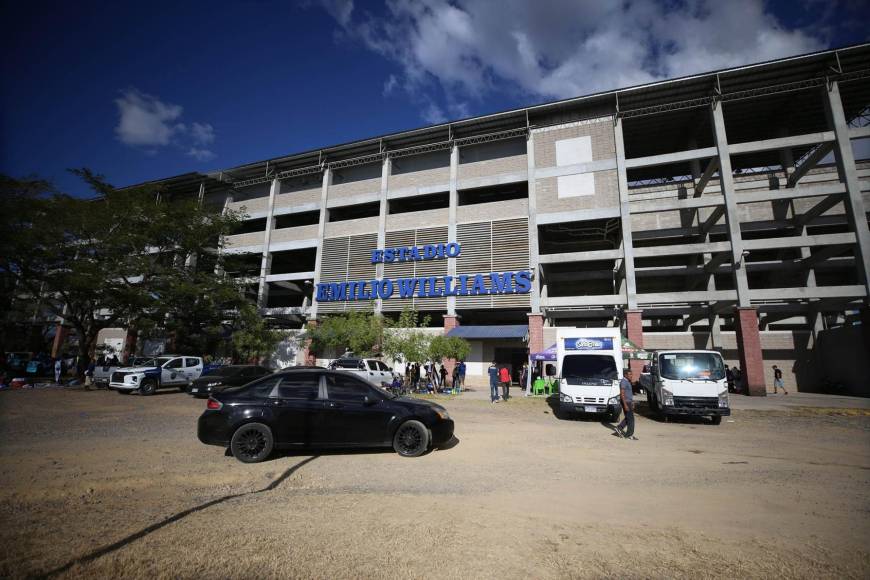 Un gran ambiente se vivió en el Estadio Emilio Williams, las graderías se llenaron de una ola azul en apoyo al Ciclón Azul. 