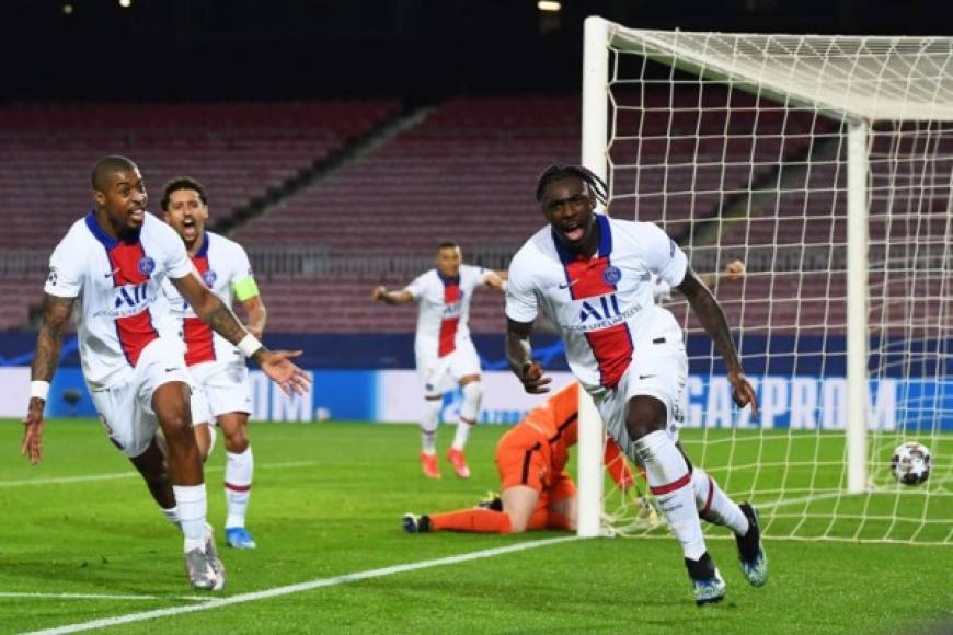 El italiano corriendo, muy feliz, a celebrar su gol.