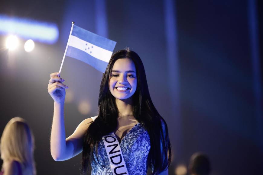 Zu Clemente deslumbra en el inicio de la gala de Miss Universo 2023