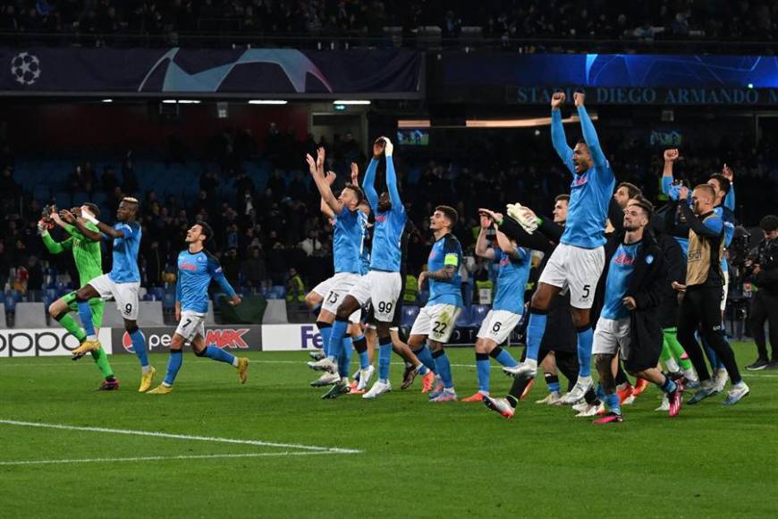 7. El Napoli se clasificó por primera vez en su historia para unos cuartos de final de la Champions y confirmó el buen momento del fútbol italiano.