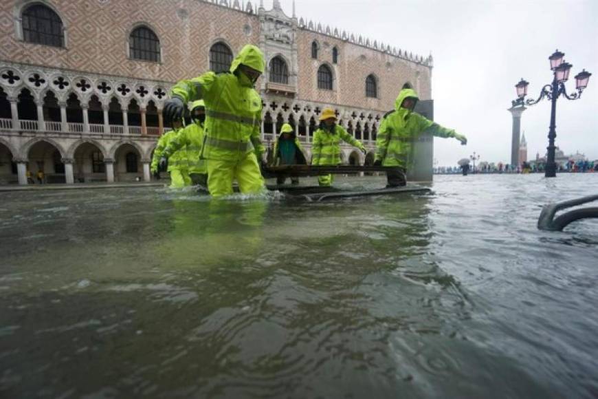 Según el centro de previsiones de mareas del ayuntamiento de Venecia, se podría tocar mañana los 145 centímetros, mientras que hasta el sábado oscilará en entre los 95 y los 125.