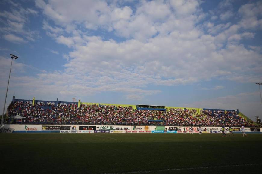 Un llenazo espectacular registró el estadio Juan Ramón Brevé Vargas con el Olimpia visitando al Olancho FC.