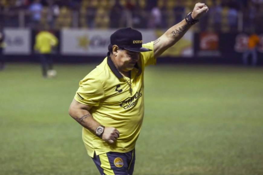 El Diego soltó un grito, luego miró hacia el cielo y dijo 'Gracias, papito', esto tras el gol de la victoria de sus Dorados.