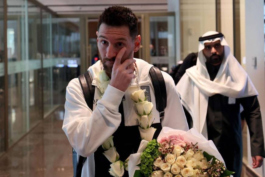 La directiva del PSG había castigado a Messi después de haber viajado con su familia a Arabia Saudita aparentemente sin permiso. Cabe destacar que el argentino firmó un contrato para ser embajador turístico del país árabe.