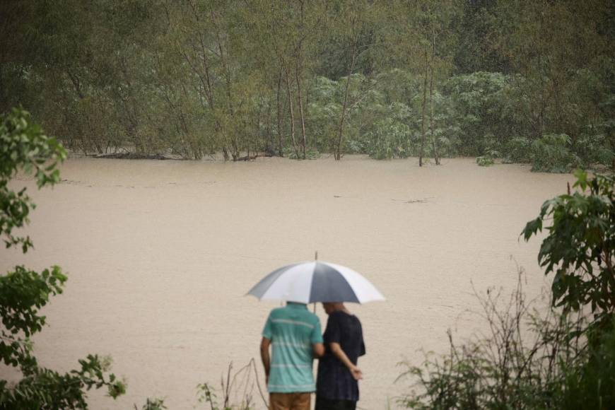 En la Canaán, cerca del 50% de la población ha abandonado sus casas y pertenencias, con la escasa esperanza de recuperarlas a medida que el agua avanza. 