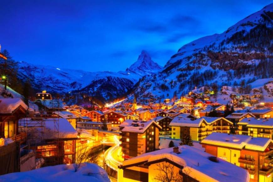 Qué ver en Suiza:<br/><br/>Si va por Suiza debe visitar la ciudad de Zermatt con pico Matterhorn en Mattertal, cantón de Valais para observar un hermoso atardecer en invierno.