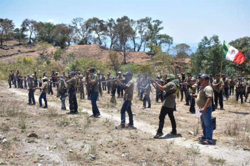 La decisión de integrar a infantes como guardias de su comunidad -la primera vez que se llevó a cabo esa acción fue en mayo de 2019- ocurrió luego del asesinato de diez músicos indígenas en un ataque armado en la localidad de Chilapa en enero de 2020.