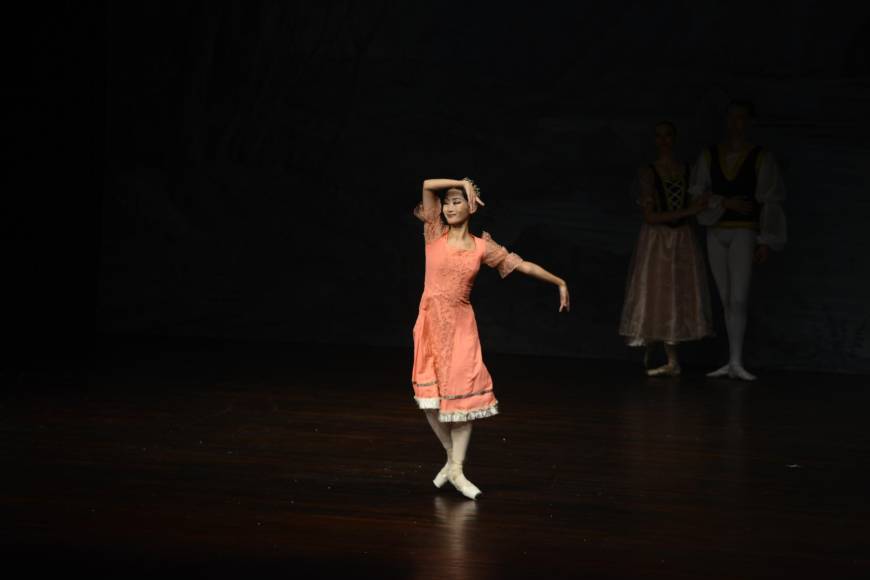 Las artistas ponentes conectaron con el público, que pese a la barrera del idioma, con el arte expresivo de la danza hicieron que cada movimiento fuera comprendido. 
