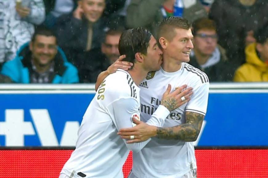 Luego, Sergio Ramos le dio este besito a Toni Kroos agradeciendo la asistencia. El capitán muestra su cariño al alemán.
