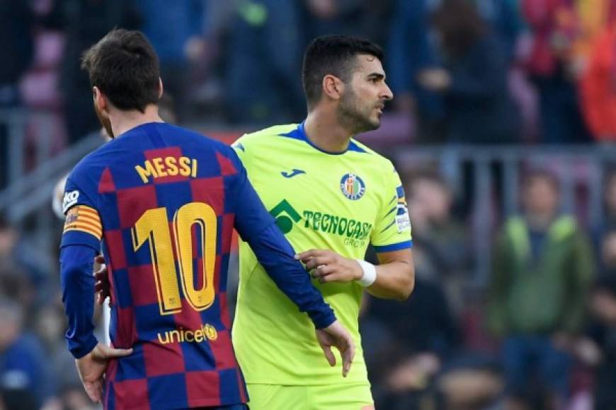 Ángel Rodríguez del Gatefe fue saludado por Messi tras el pitazo final. El atacante español puede ser compañero del argentino en el Barcelona.