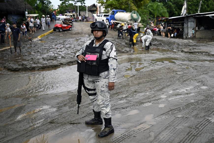 Puerto Vallarta, en Jalisco, de unos 220.000 habitantes y de las mayores localidades en la zona afectada por el huracán, empezó el recuento de los daños tras el paso de la lluvia y el viento.