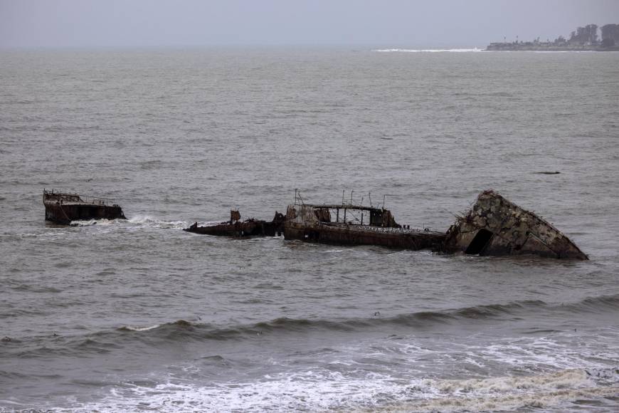 El sábado, fuertes lluvias cayeron de nuevo sobre la costa Pacífica, provocando el desbordamiento de ríos e inundaciones de zonas urbanas, viviendas y tierras agrícolas afectadas por una sequía interminable.