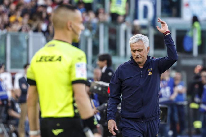 Mourinho es el fuerte candidato para llegar al PSG de cara al siguiente curso, esto informa RCM Sport y añade que las “negociaciones están avanzadas” para cerrar su contratación.