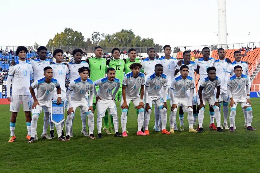 Todos los jugadores de la Selección Sub-20 de Honduras posaron antes del partido ante Corea del Sur.