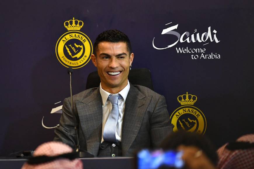 <b>“Este contrato es único porque soy un jugador único”</b>, lanzó el propio Ronaldo en la conferencia de prensa que realizó durante la presentación formal ante sus nuevos aficionados.